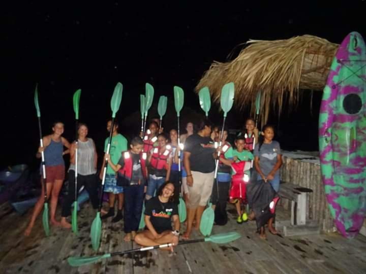 The Venue - Utila Hostel Bagian luar foto