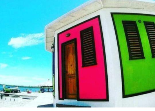 The Venue - Utila Hostel Bagian luar foto